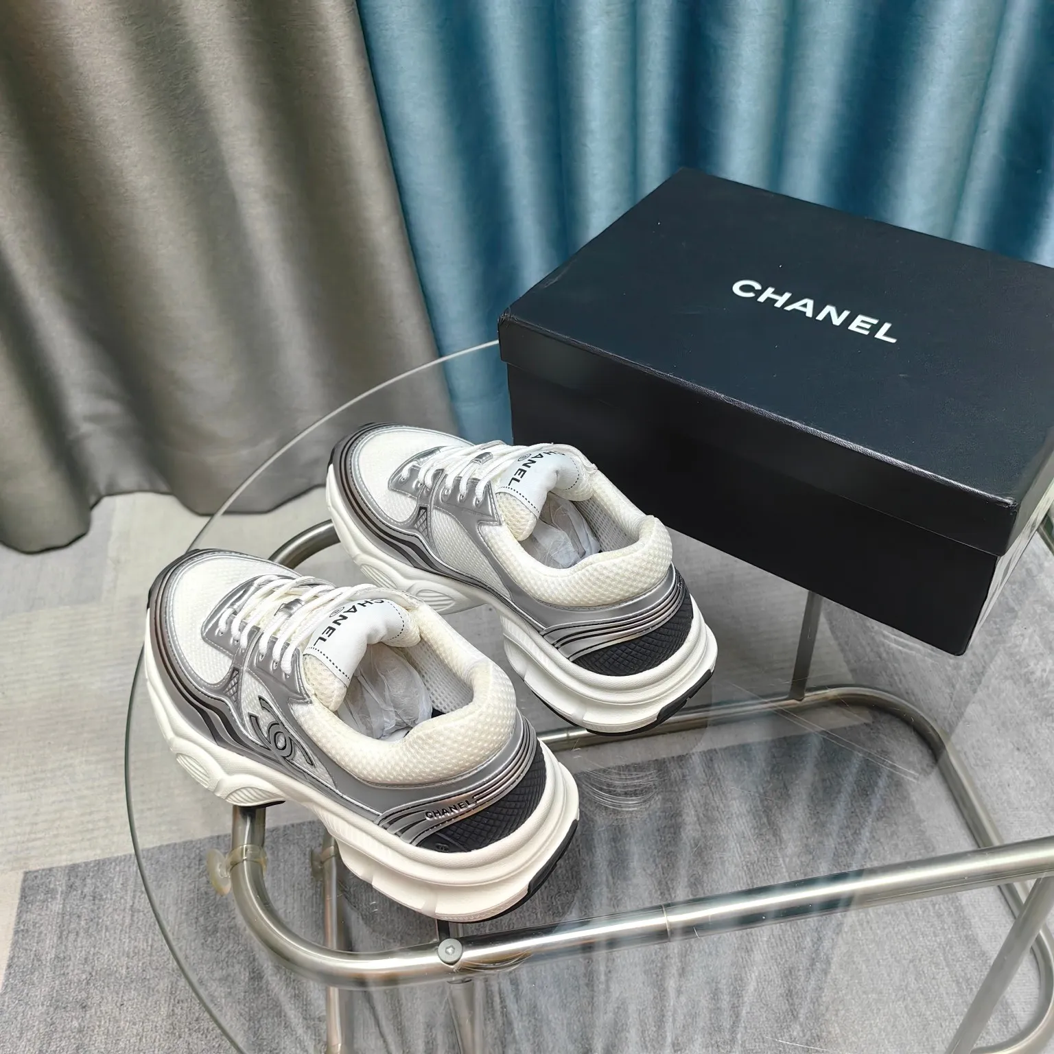 p680🐮🐮Chanel Chanel dad shoes, men and women couples - 2025 counter top casual sports shoes This classic design; the upper is electro-embroidered with a variety of techniques; the outsole is fashionable and sporty; it is unusual to incorporate a variety of color matching elements... The diversified mix and match is very beautiful and versatile, casual, fashionable, sports and outdoor can be taken into account... ꫛꫀꪝ Go➫ Material: ❶Upper is made of: Original imported first-layer silk cowhide + original waterproof cloth + original first-layer cowhide ❷Inner lining: original sheep lining + mesh ❸Outsole based on: original TPU combination outsole Special counter boutique packaging complete set for women 35–41
